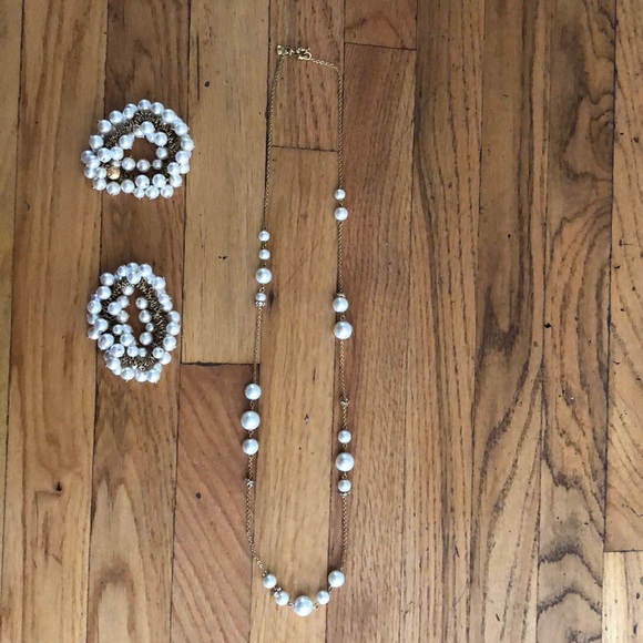 J crew pearl necklace and 2 pearl bracelets